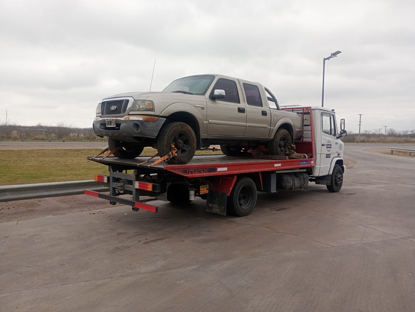 ford-ranger-grua-plancha-auxilio-etchevers